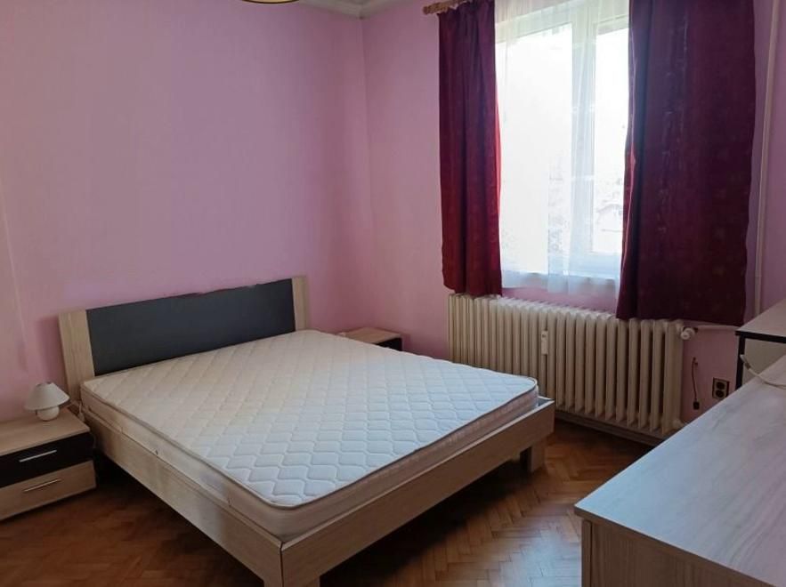 Дава се под наем Тристаен апартамент в София, Център - 85 кв.м за 766 € - Снимка #3