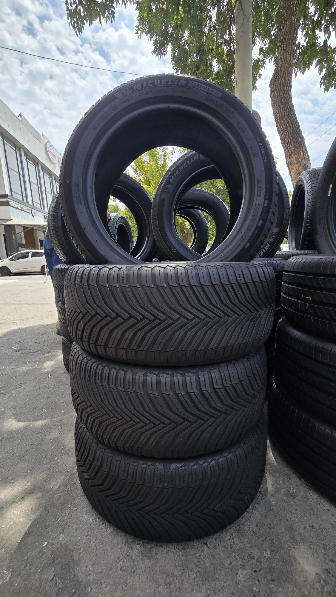 245/45/R 18 Michelin