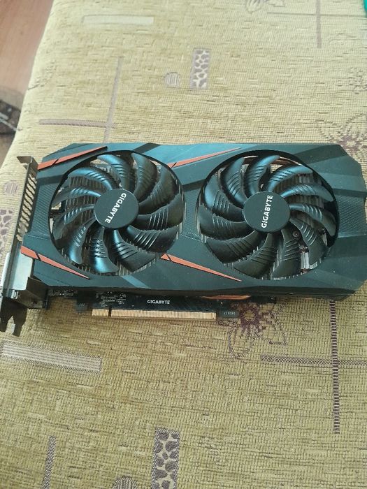 Vând placa video  calculatoare.