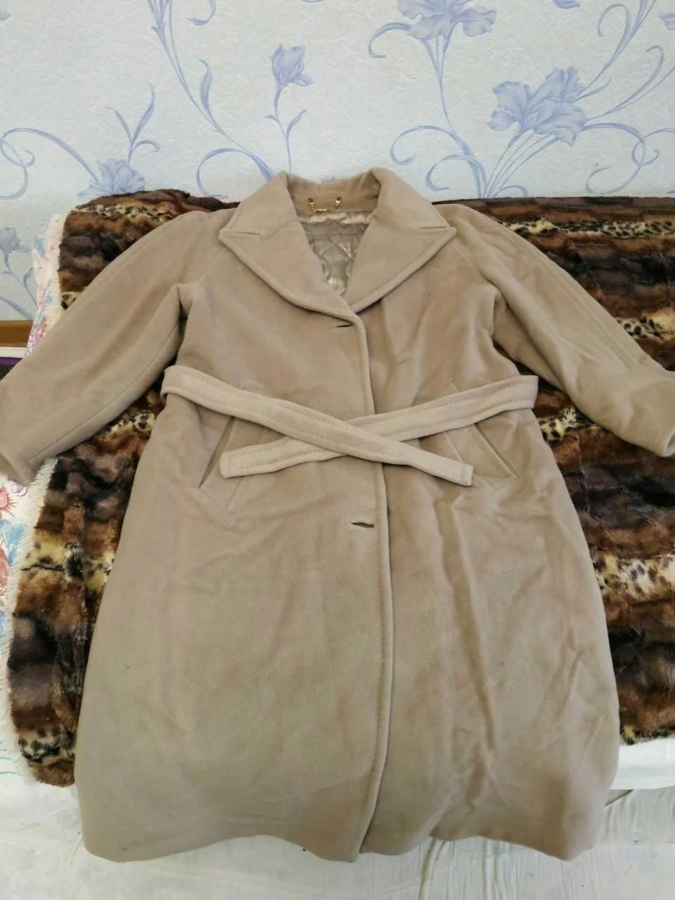 Пальто женская продается