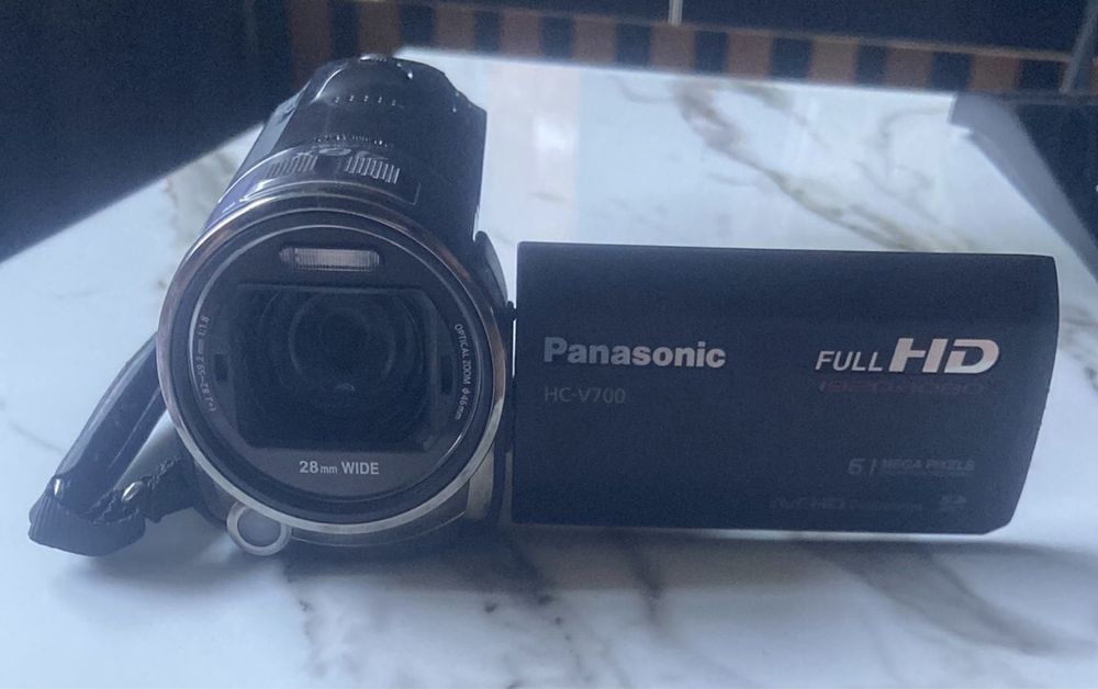 Vand camera video Panasonic HC-V700