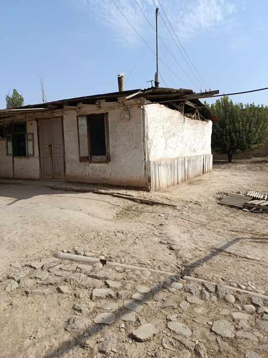 Назарбек Мевазор махалада уй сотилади 54000 y.e.