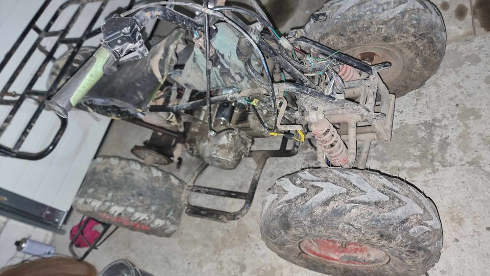 Vând ATV hummer 125cc 3+1 cu ambreiaj