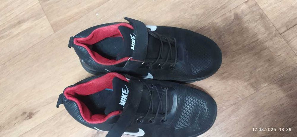 Кроссовки на мальчика р-р 36