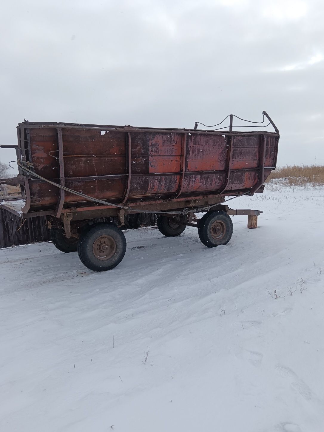 Продам трактор мтз 80 с прицепом птс4 документы есть