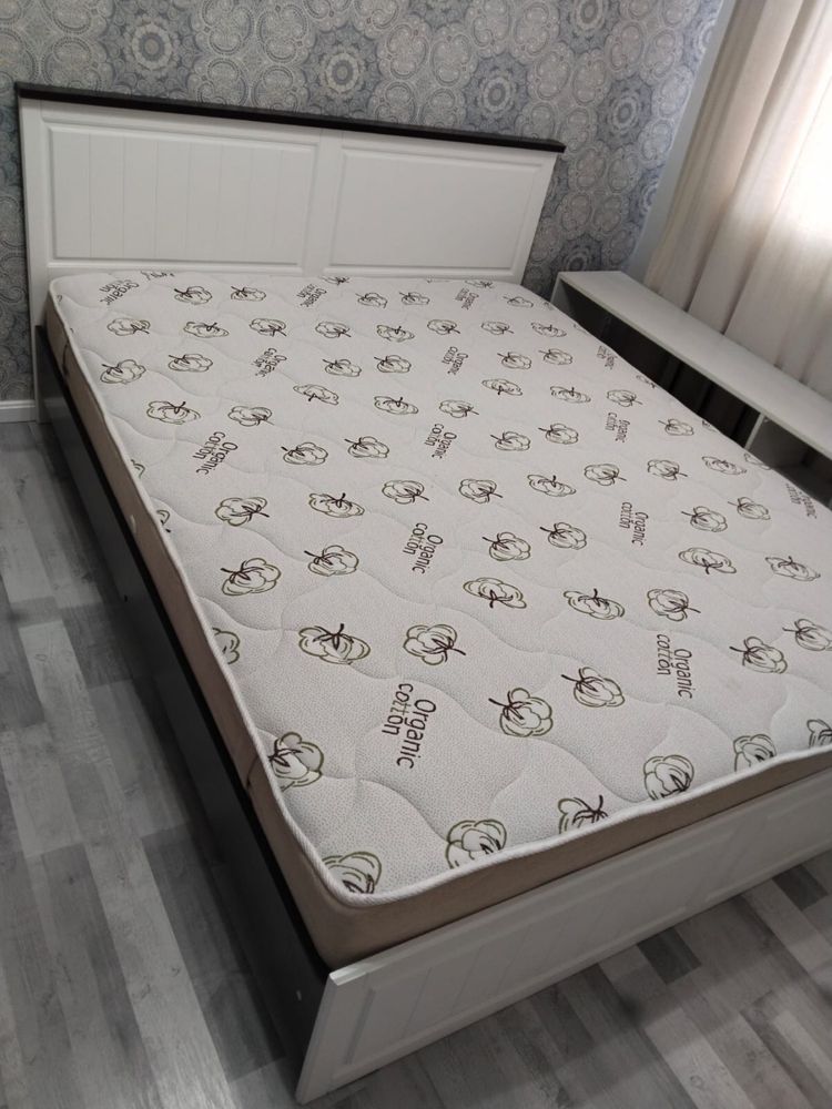 Продам двухспальную кровать