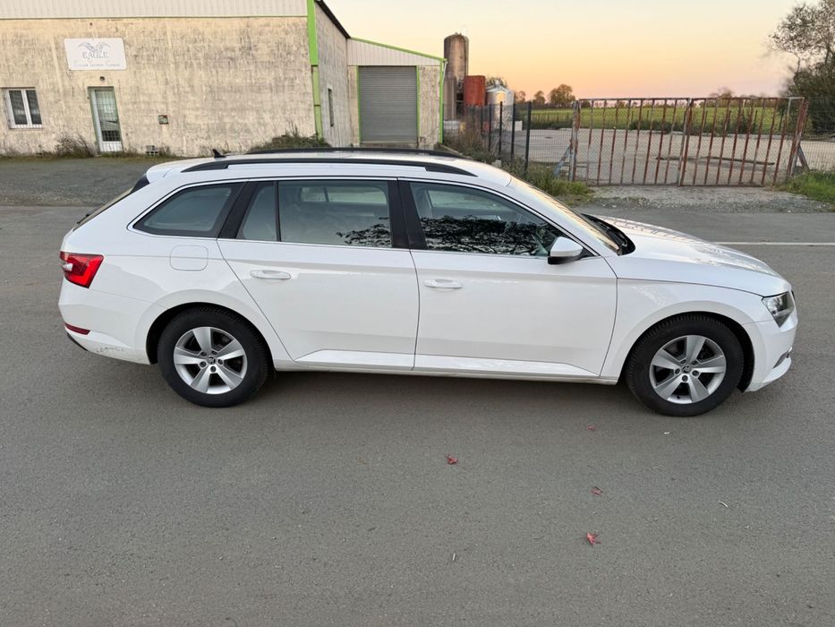 SKODA Superb
Skoda Superb III Break 2.0 TDI 16V 150 cv - Cutie Manuala
