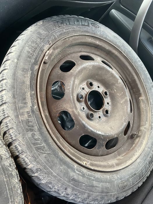 Jante de tabla BMW 5x120 R16 cu cauciucuri de iarna uzate Michelin
