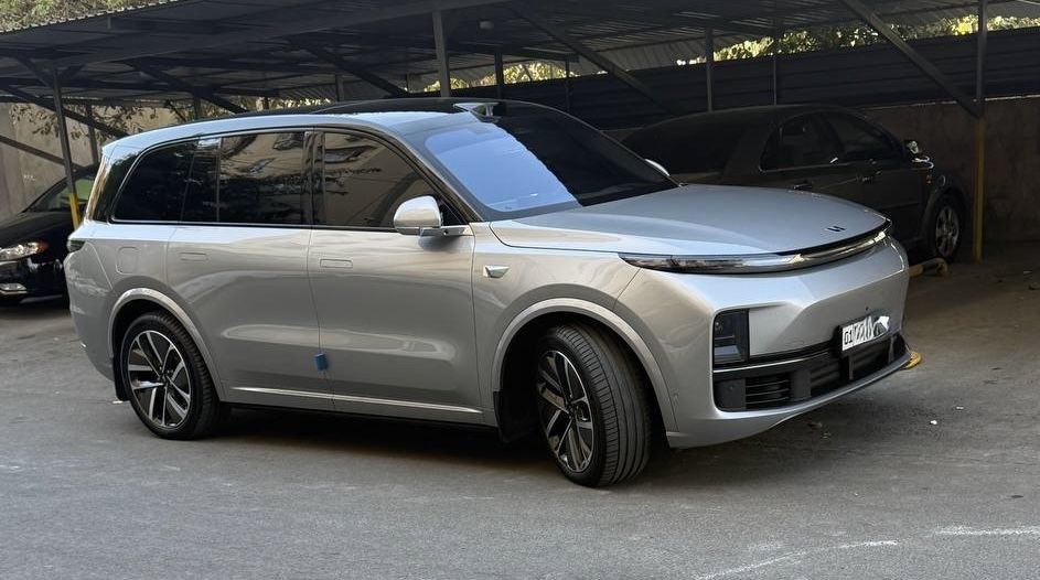 Li9 ultra pro max Gibrid. Probeg 14000 km yurgan.