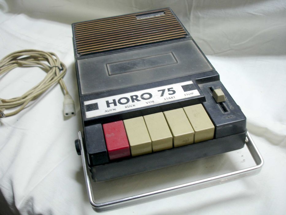 HORO 75 - портативен ретро касетофон
