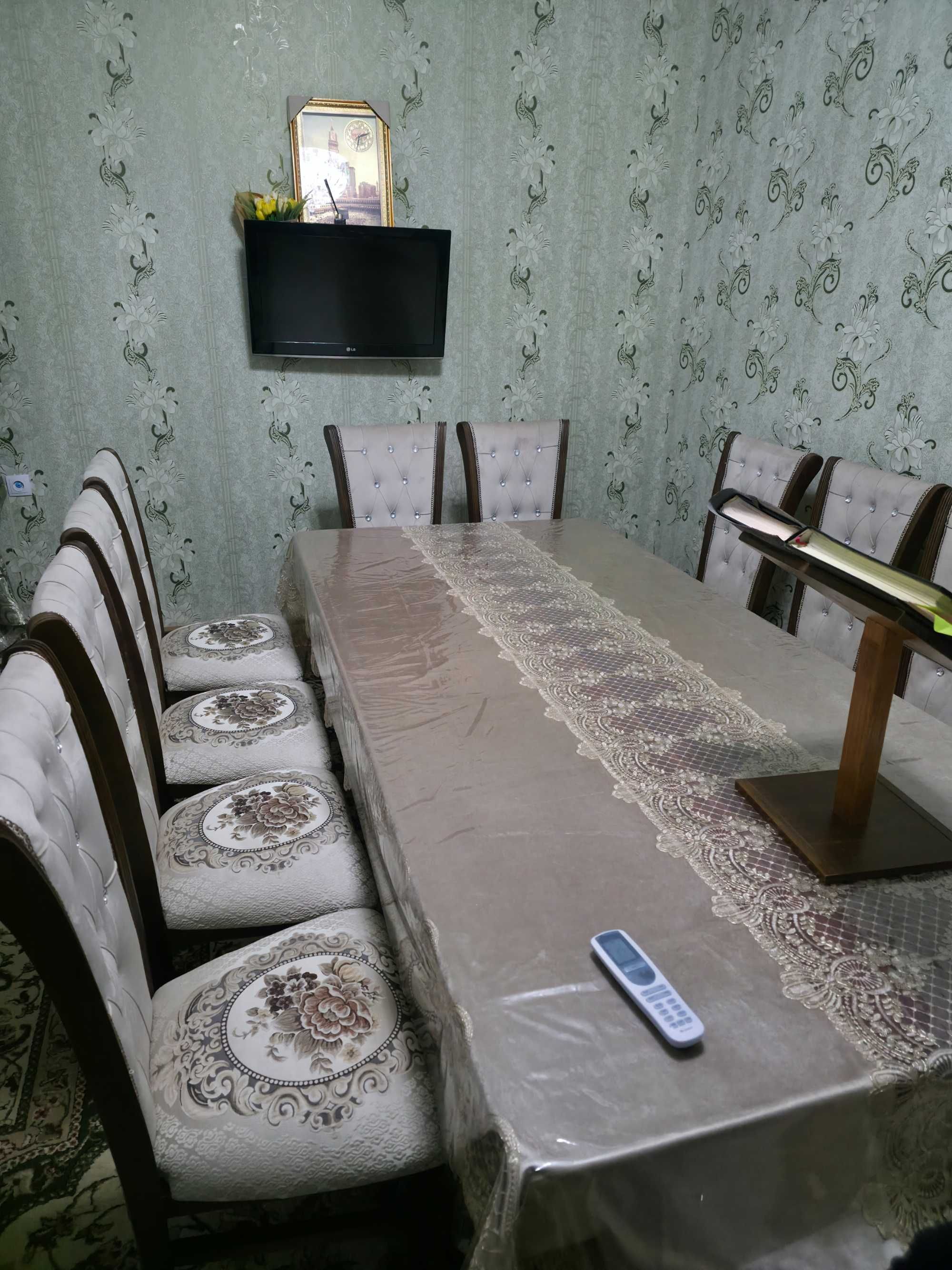 Стол и стулья 12 персон