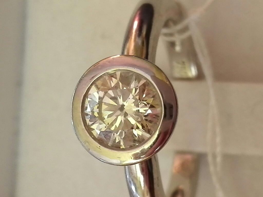 Vind inel din aur 18kt cu diamant de 1.03ct
