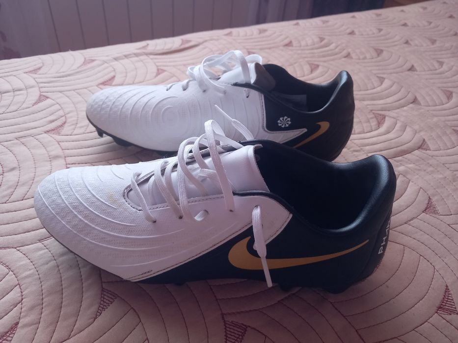 Ghete fotbal  cu crampoane metalice