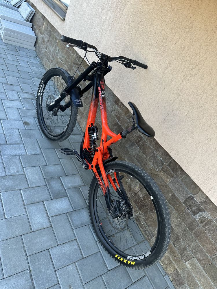 Vand bicicleta commencal 2018 în stare impecabilă