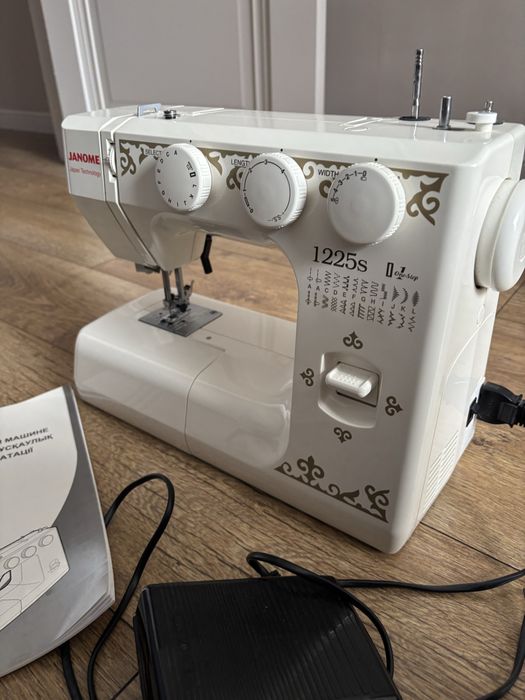 Швейная машина Janome 1225S