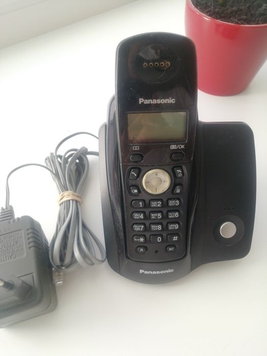 Телефон стационарный Panasonic.