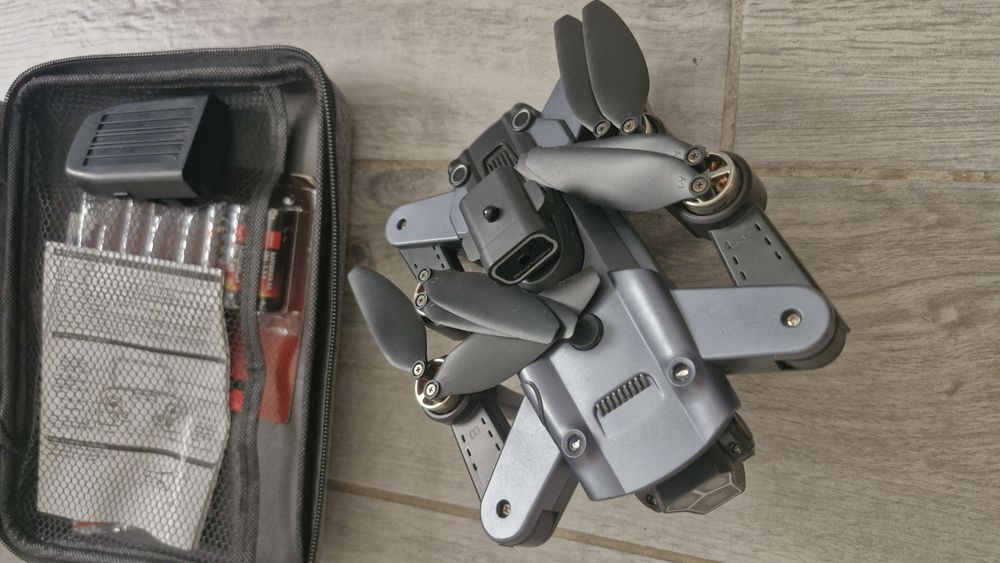 Dronă cu telecomandă