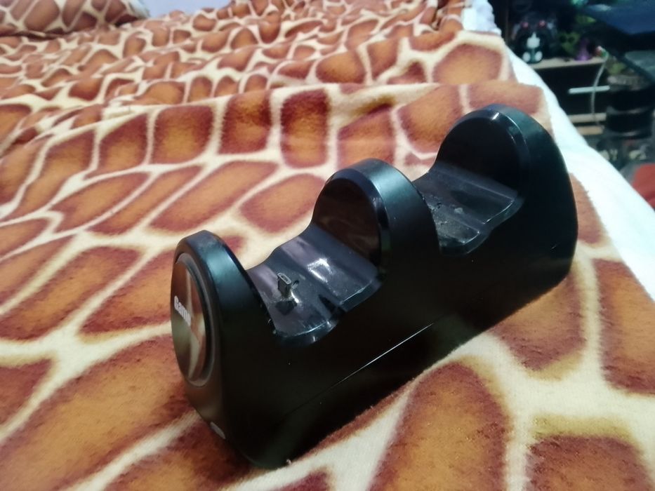 Зарядно за два джойстикя за Xbox One