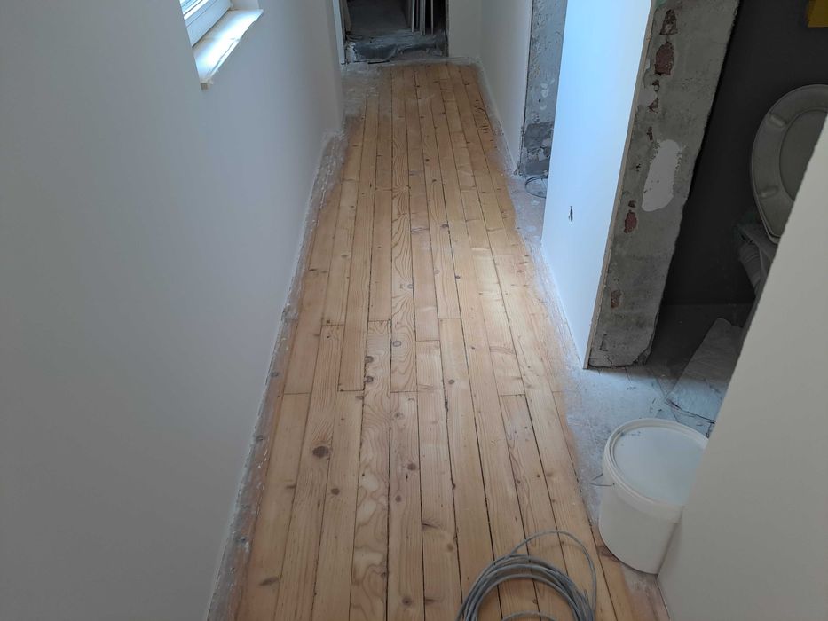 Циклене и лакиране на дюшеме с боя или безир София от 28 лв. на кв.м.