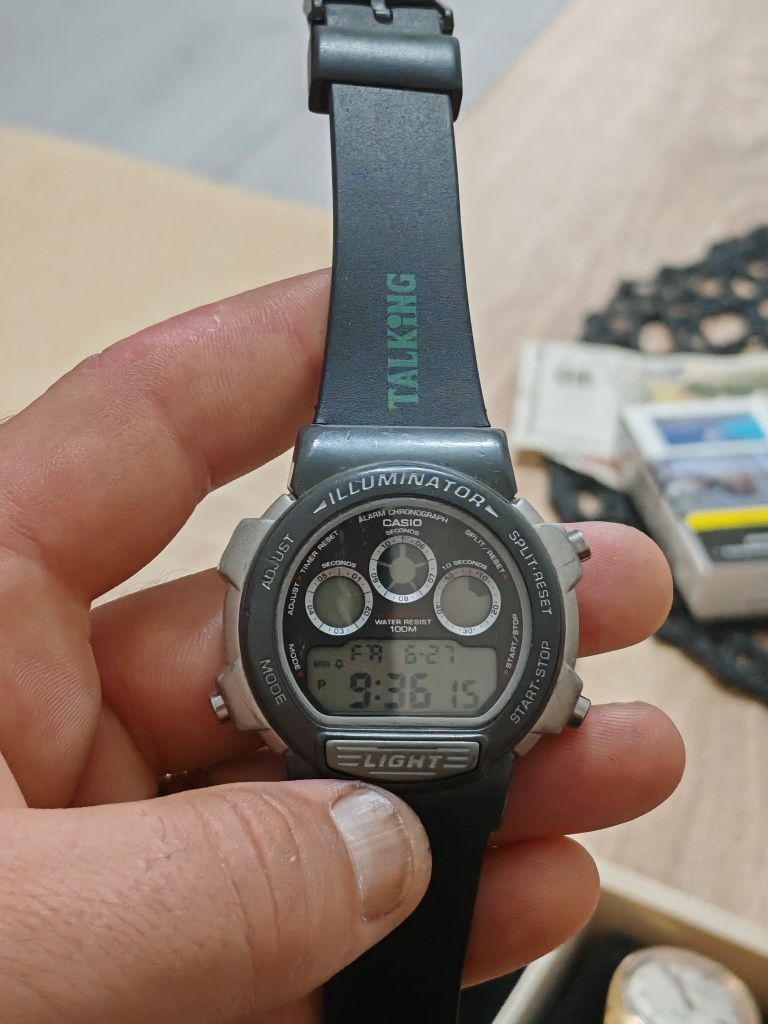 Продавам оригинален дигитален часовник Casio Illuminator. Часовникът е