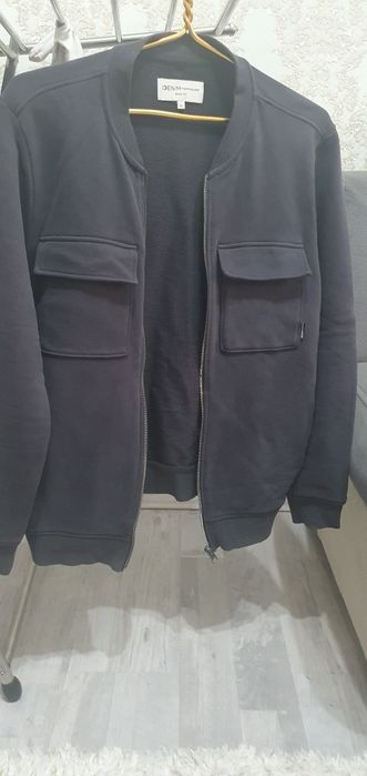 Продаётся отличная весенняя куртка