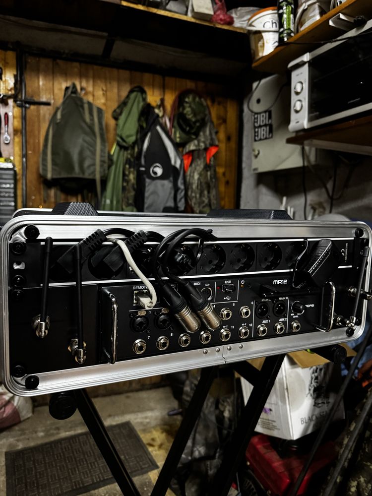 Mixer Midas MR12 + case.