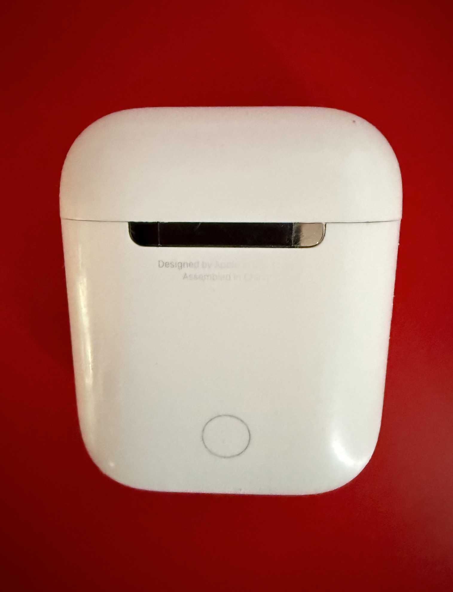 Apple AirPods Model A1523 - Оригинални Apple слушалки. За части/ремонт