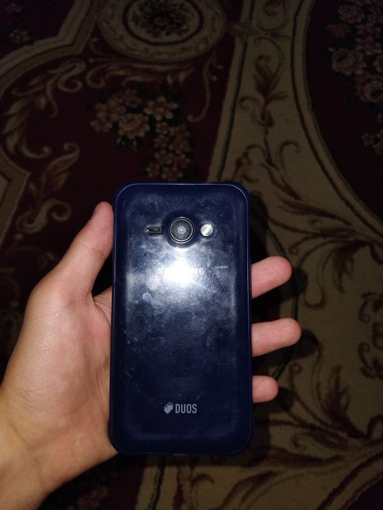 Самсунг телефон  j 1
