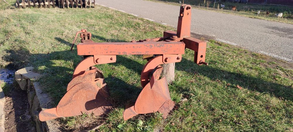 Vând plug 2 brazdare