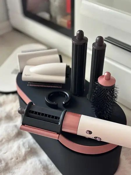 Dyson б/у но новая. 1 раз всего пробовала.