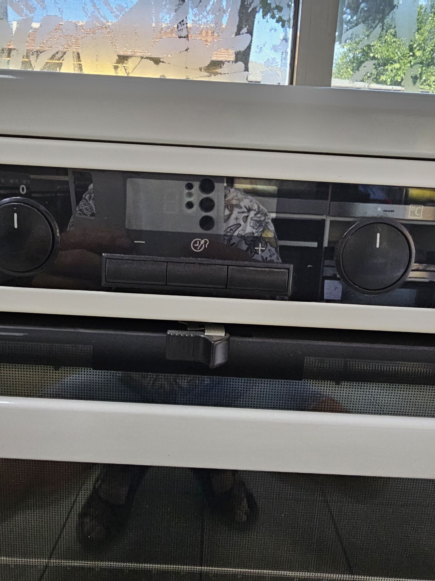 Печка с индукционни котлони Voss Electrolux ELI14340HV