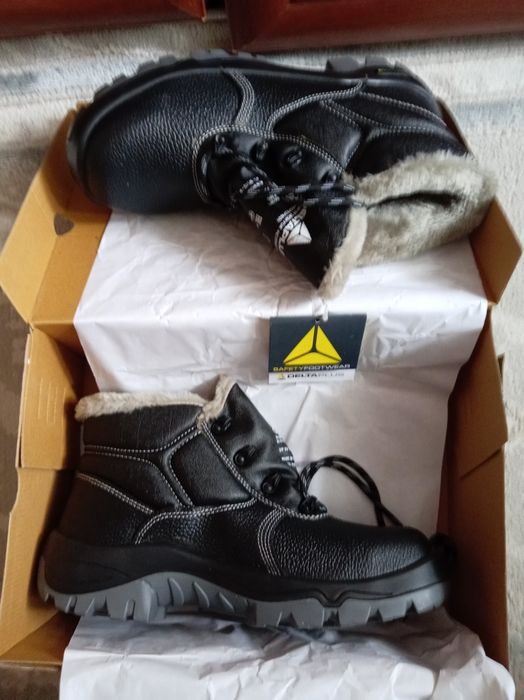 Продам зимнию спец. Обувь 44 размер