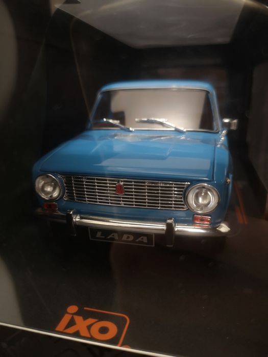 ВАЗ 2101 Жигула 1970 - мащаб 1:18 на IXO