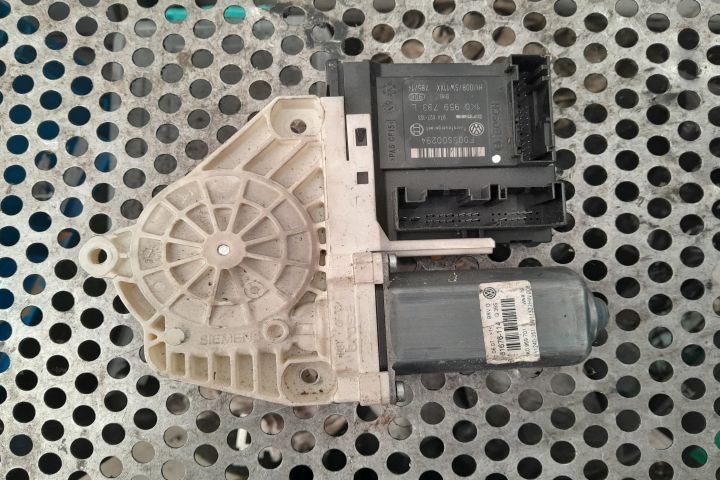 Motoras macara geam fata dreapta 1K0959701F Volkswagen VW Passat B6  [din 2005 pana  2010] wagon 5-