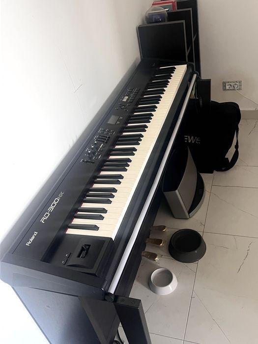 pian electric de stage,rolland rd 300 nx