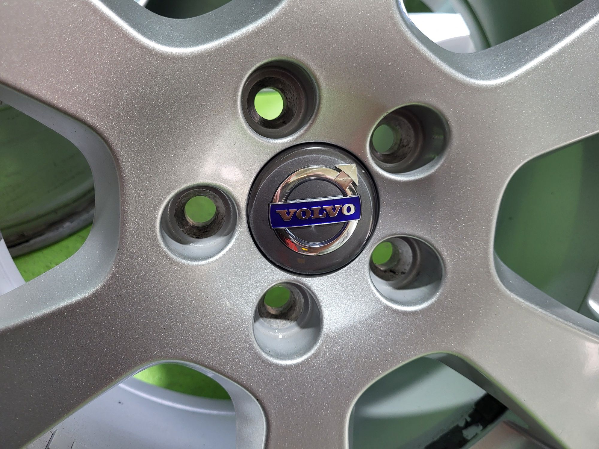 17 5x108 Volvo лети джанти 5х108 Волво