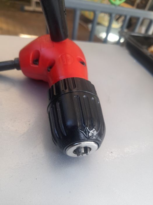 Adaptor ptr colț