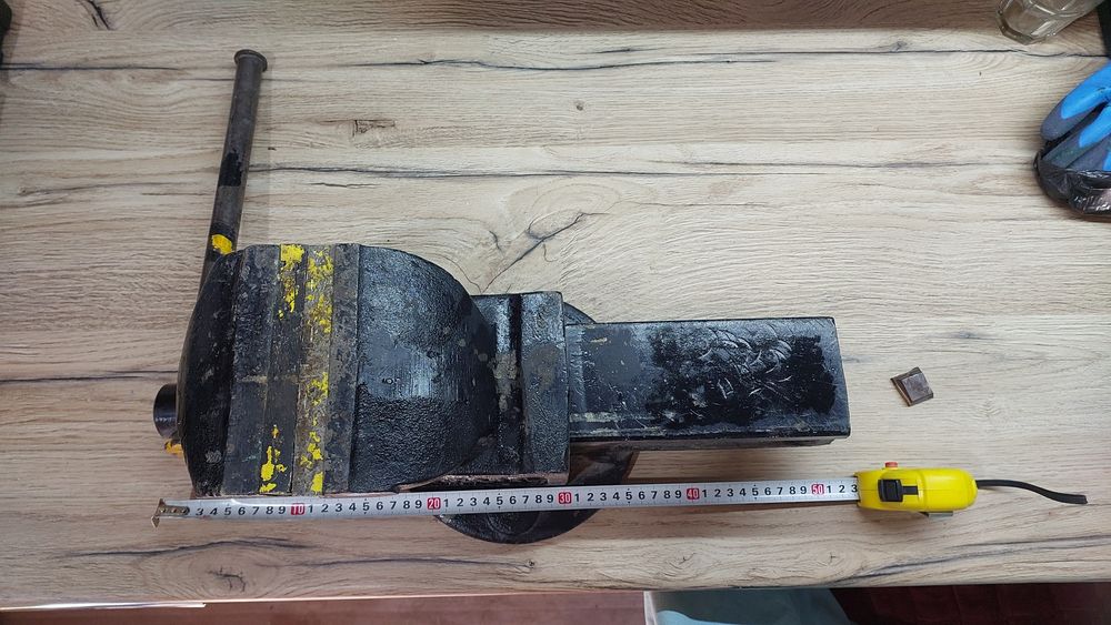 Продам тиски бу.