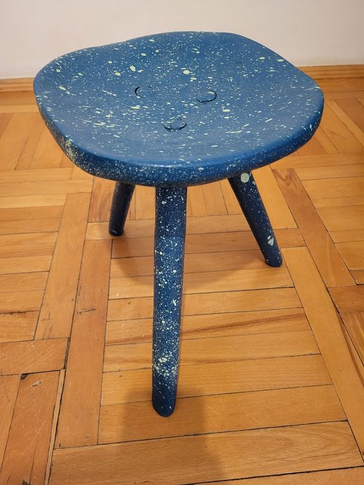 Scaun rustic cu 3 picioare