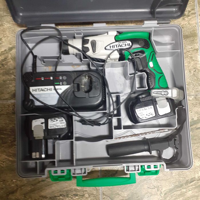 Bormasina cu acumulator Hitachi