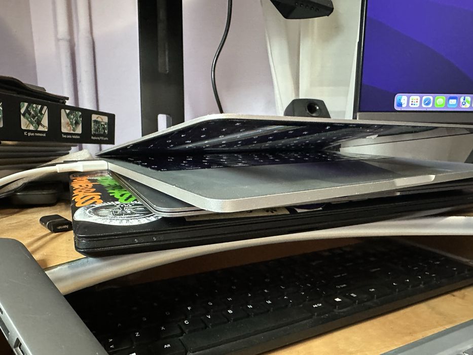 Macbook pro 13 inch 2016 Four tunderbolt touchbar