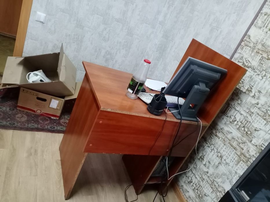 Продам компьютерный стол