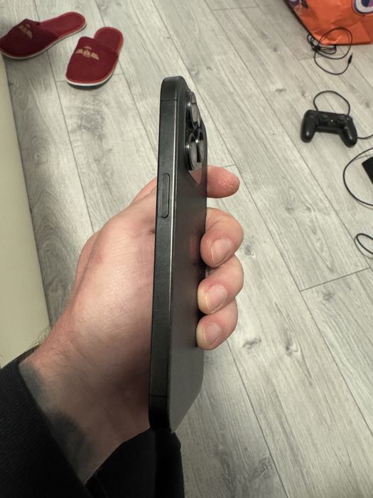 Iphone 15 pro Titanium Black + huse 128 gb