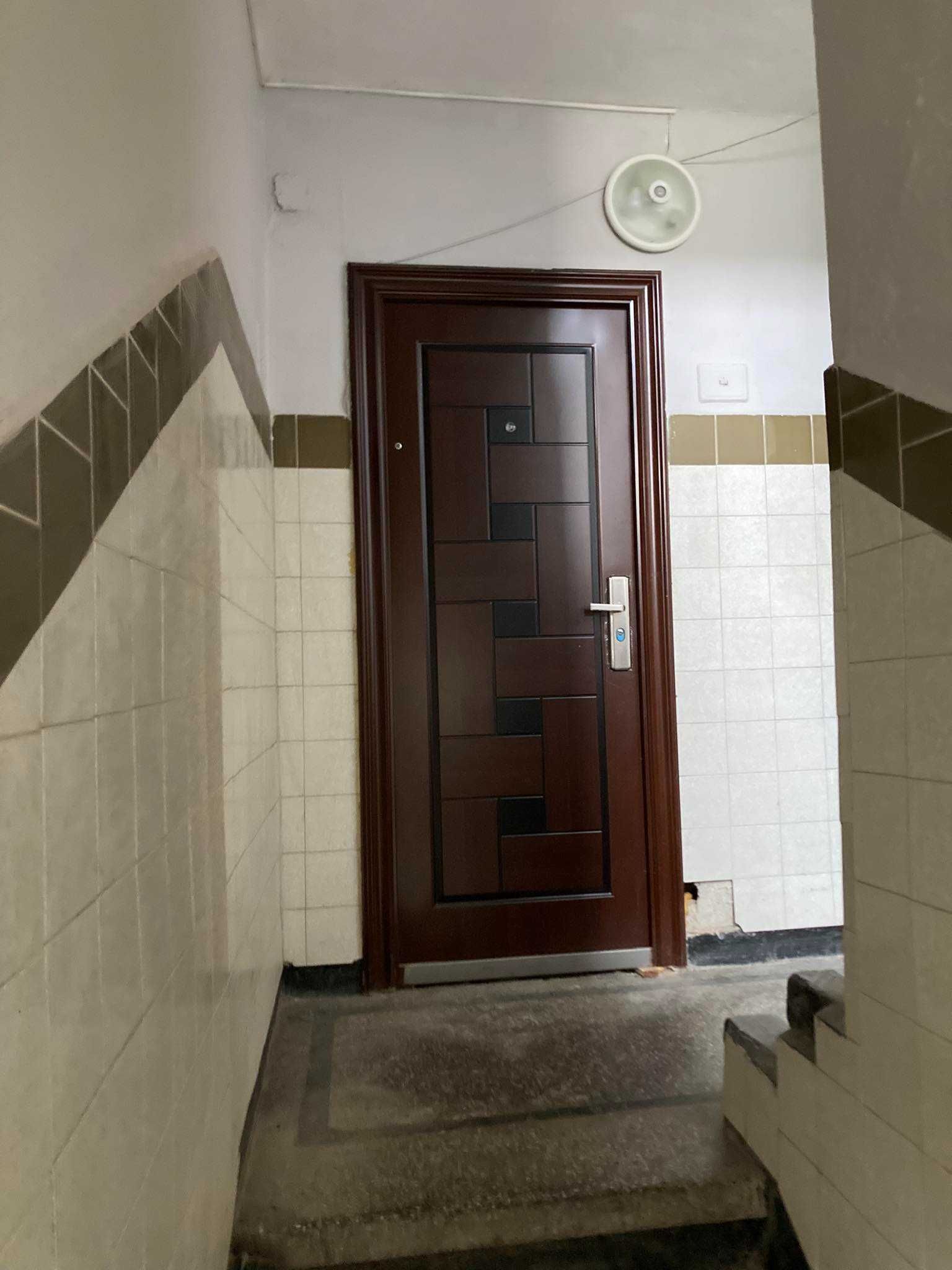 Агенция "Капитал Инвест" продава етаж от кооперация град Разград