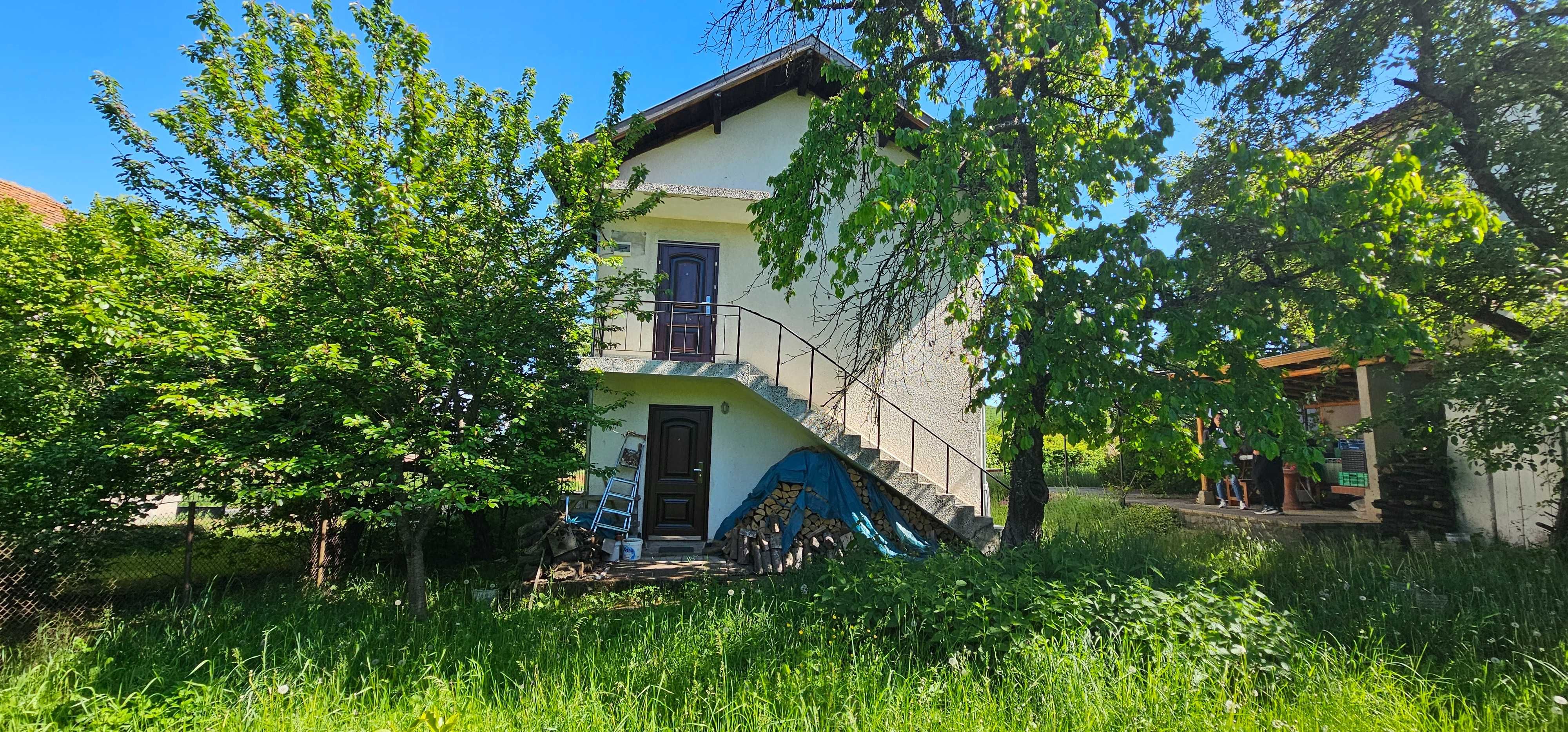 Двуетажна масивна къща в с. Ковачевци обл. Перник