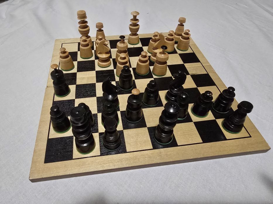 Шах комплект дъска и фигури 50лв