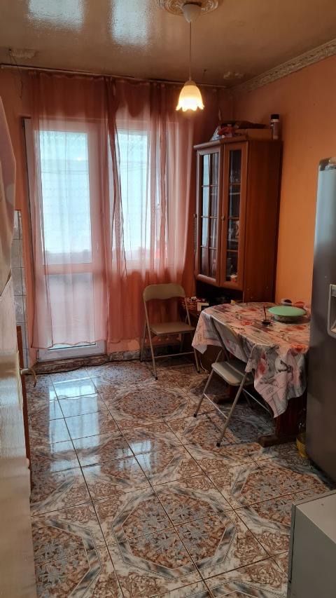 Продавам апратамент 100кв.м
