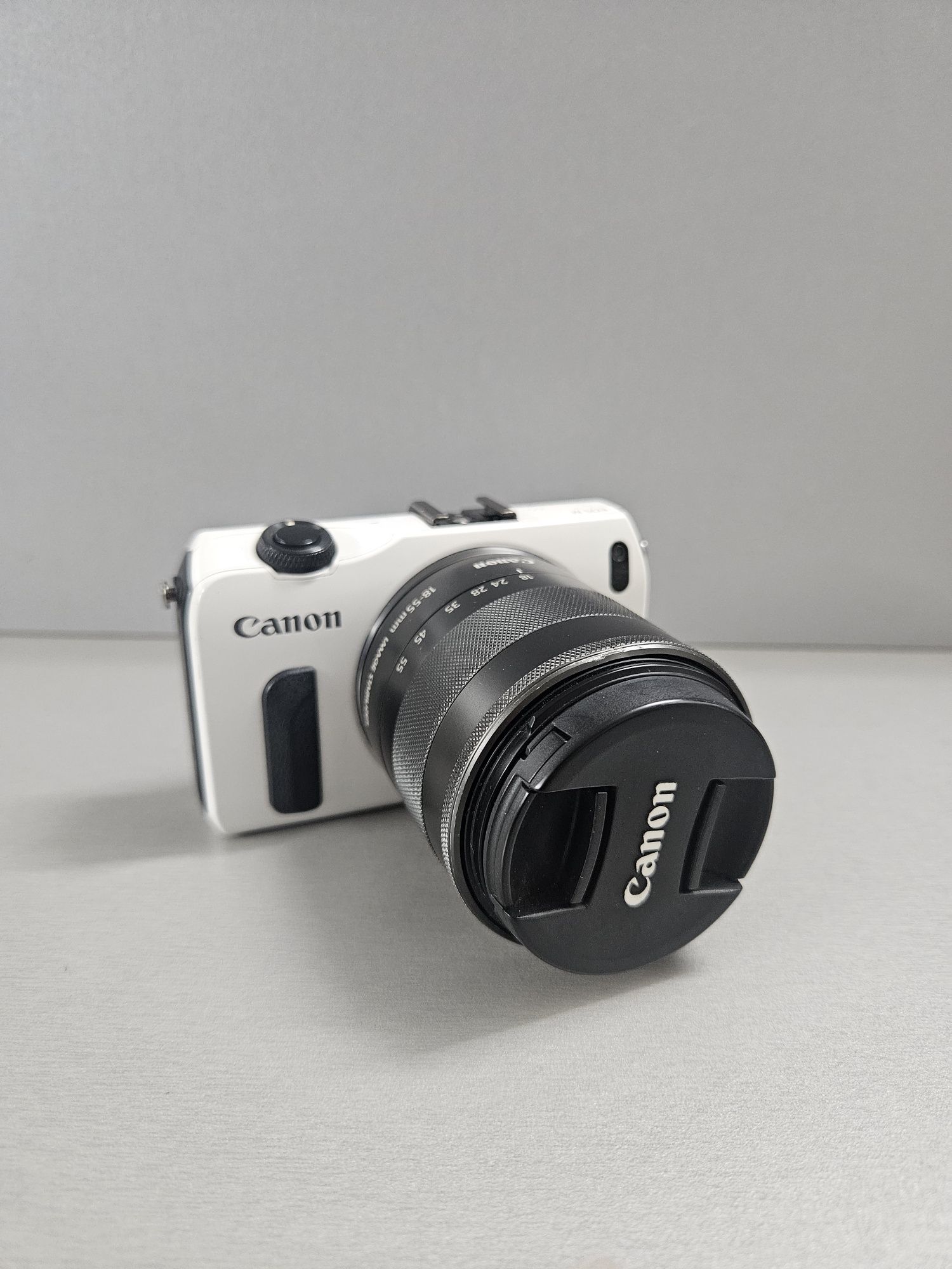 Canon EOS M фотоапарат