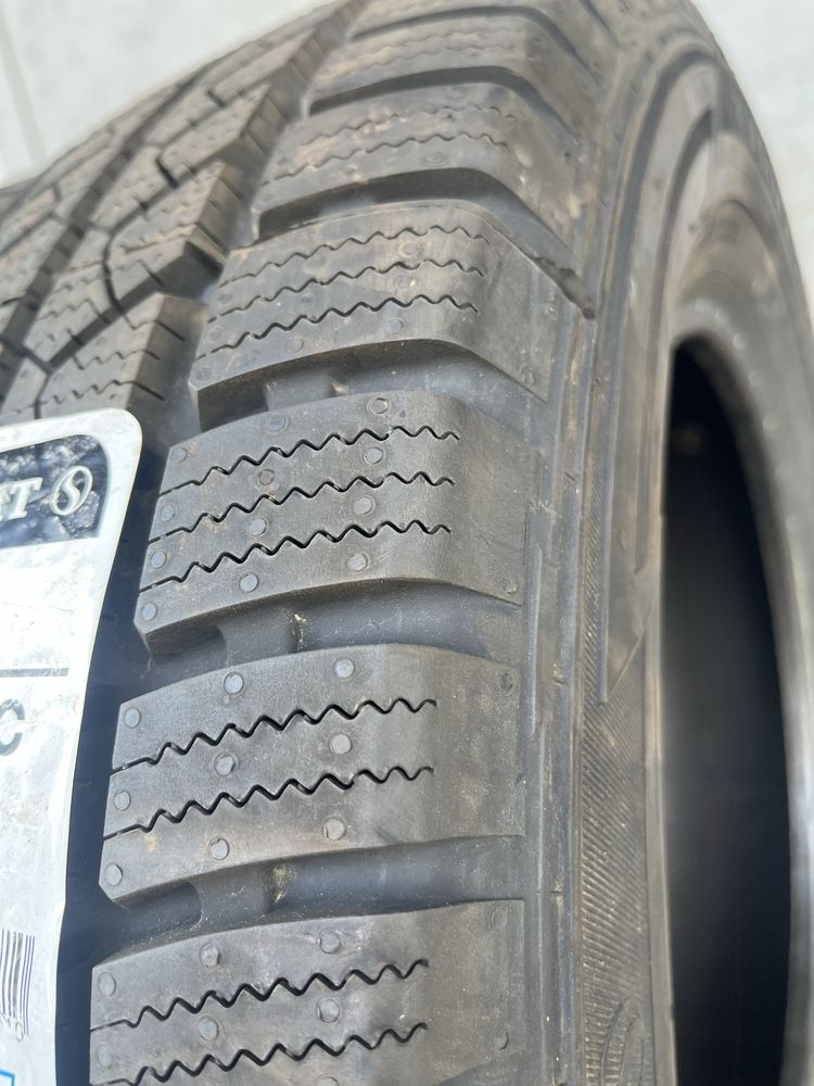 2бр. нови гуми за бус 205/65/15C Semperit DOT 2920
