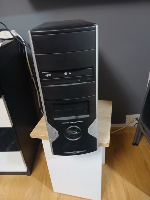 Vând calculator PC complect  HP